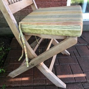 Outdoor seat cushions x4